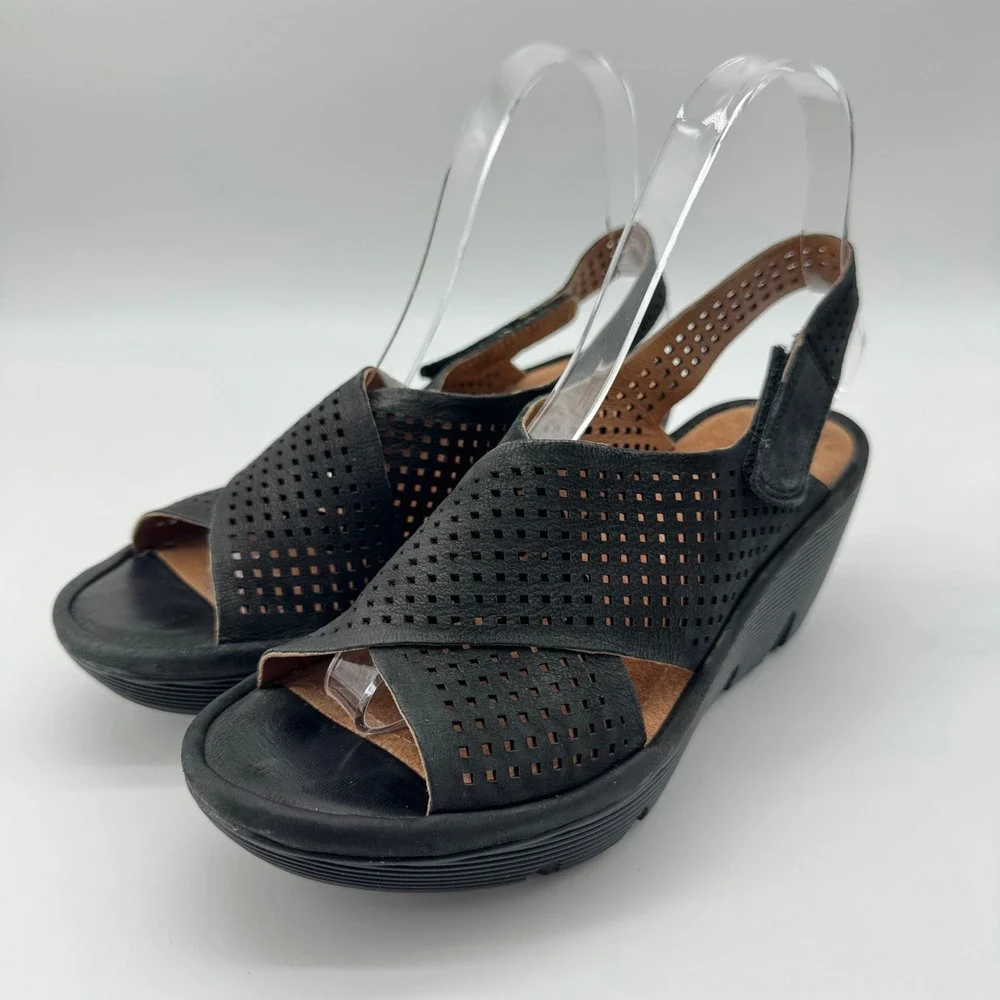 Clarks Artisan Reey Variel Wedge Sandals 7 Leather Perforated Slingback Comfort